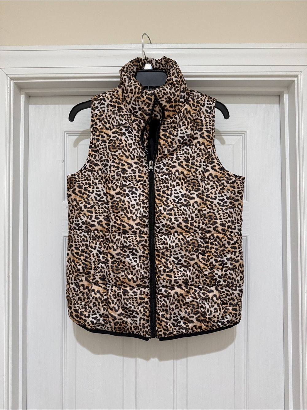 Women’s Leopard Print Puffer Vest - Tan/Black
